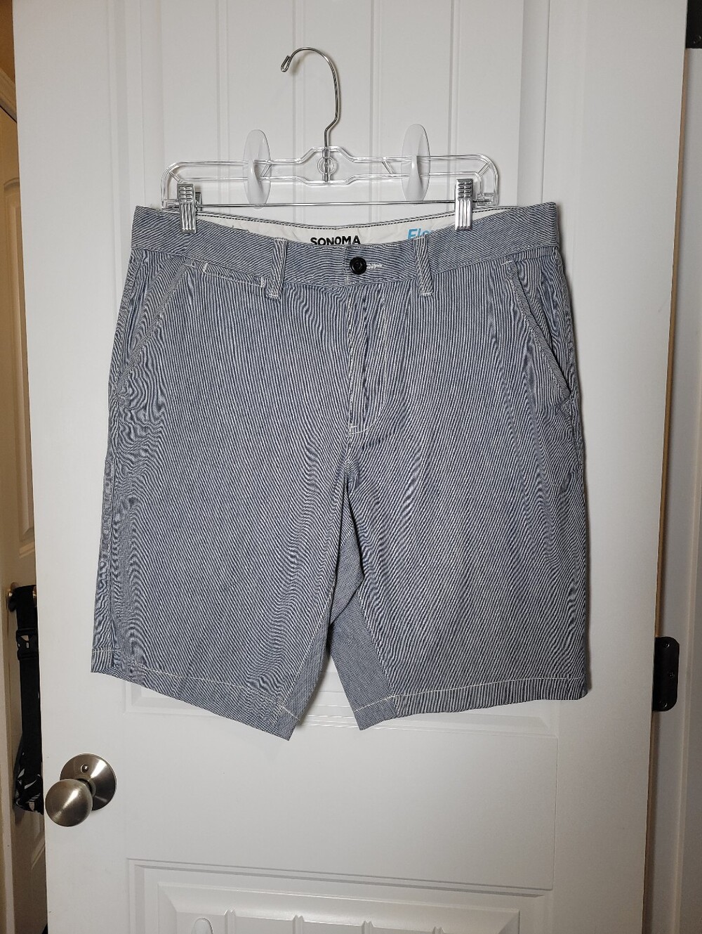SONOMA Men’s Blue Seersucker Shorts.  Size 34